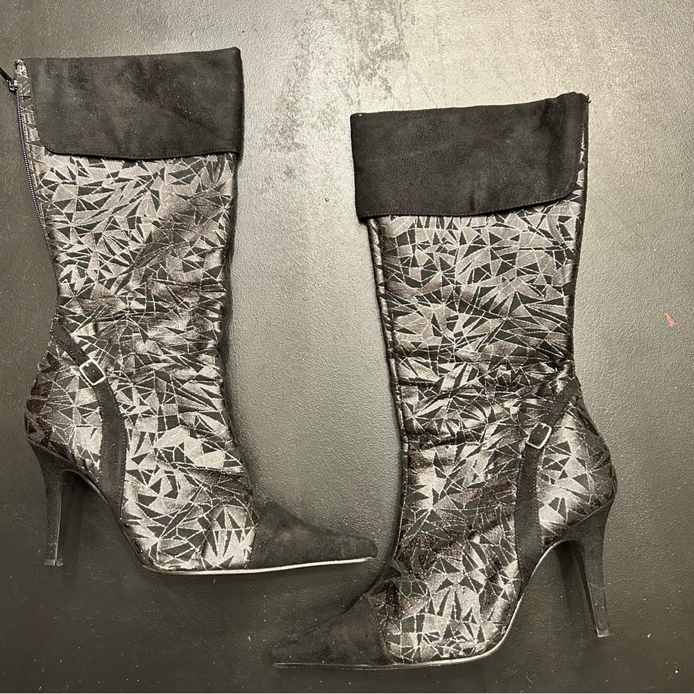 Wild Rose Pointed Toe Women's Boots